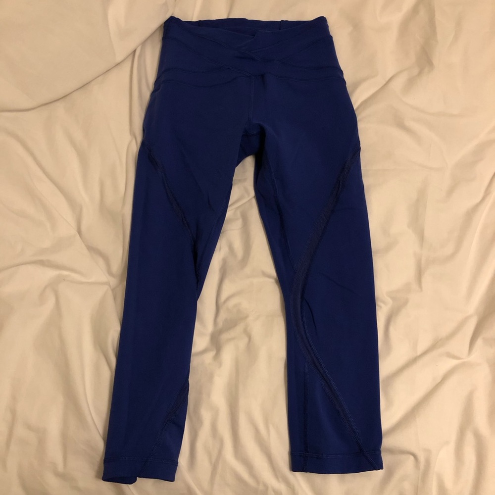 Lululemon Cropped blue leggings with mesh detail